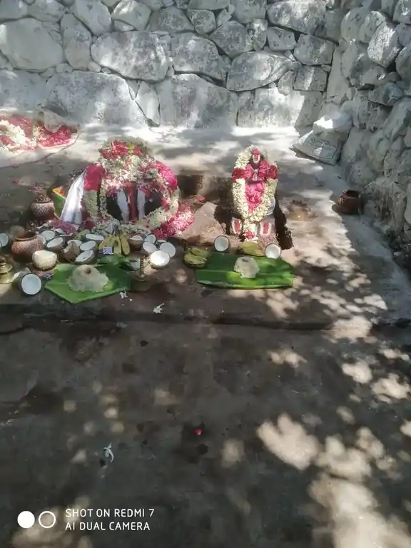 Arulmigu Obulirayan Perumal Temple, Obulirayanmalai Hill, Mukkalnaickenahalli - 636704 அருள்மிகு ஓபுளிராய பெருமாள் திருக்கோயில், Obulirayanmalai Hill, Mukkalnaickenahalli - 636704, Dharmapuri - Ancient Temple Architecture and History Image 2