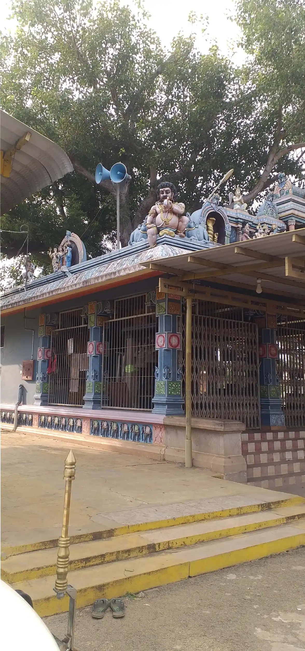 Arulmigu Oli Udaiya Ayyanar Temple, Keelavayal - 630410 Temple