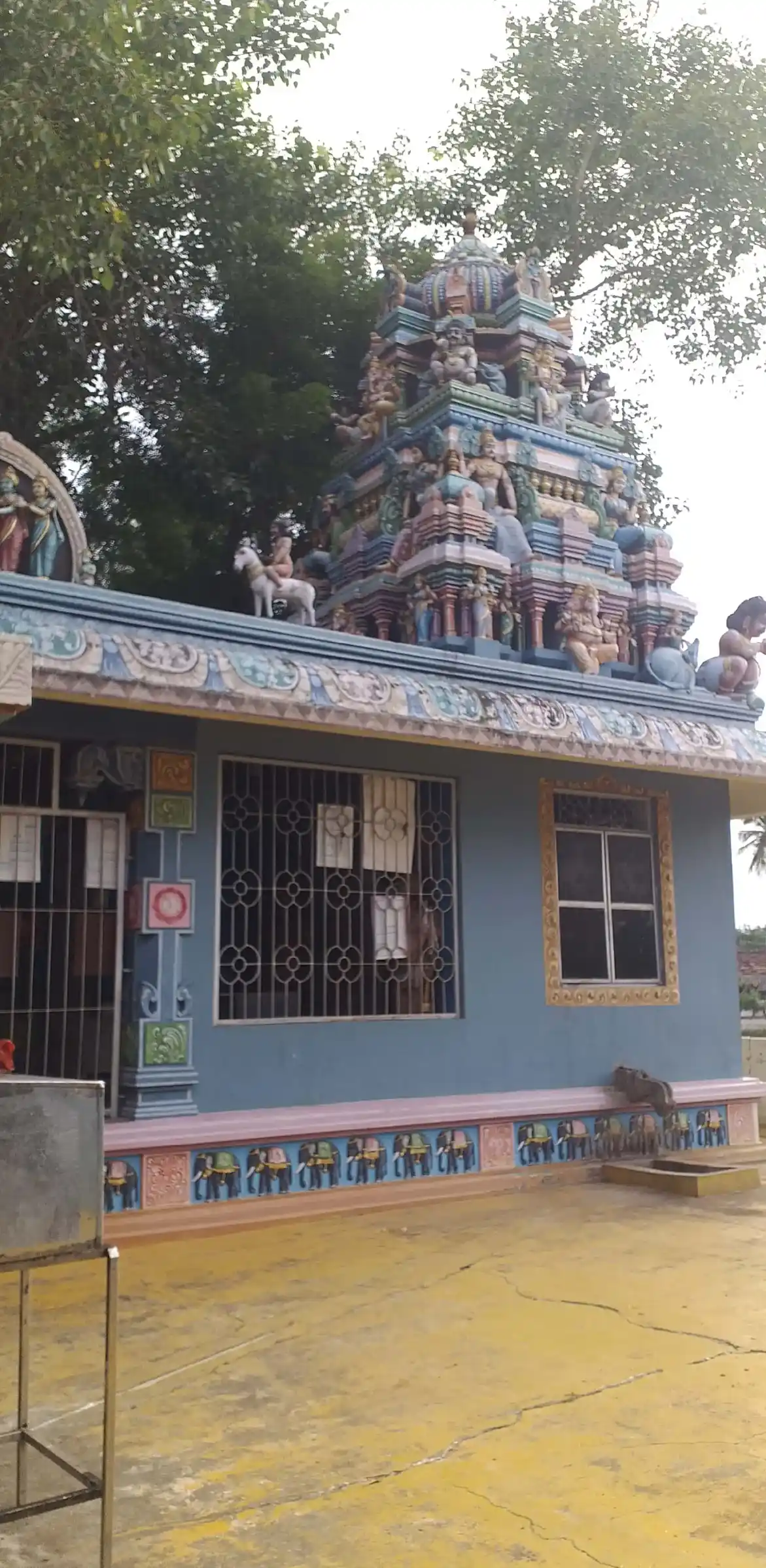 Arulmigu Oli Udaiya Ayyanar Temple, Keelavayal - 630410 Arulmigu Oli Udaiya Ayyanar Temple, Keelavayal - 630410, Sivagangai - Ancient Temple Architecture and History Image 3