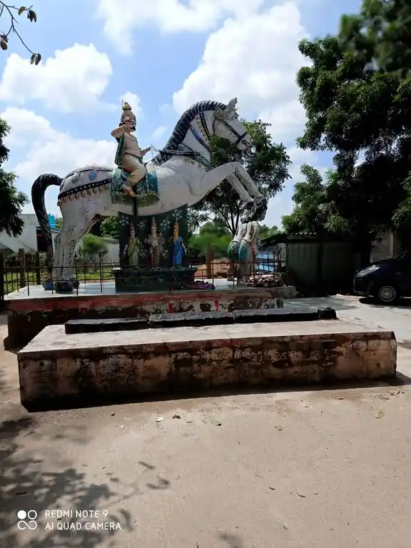 Arulmigu Oorkaval Samy Temple, Ulagani - 625706 அருள்மிகு ஊர்க்காவல் சாமி திருக்கோவில், Ulagani - 625706, Madurai - Ancient Temple Architecture and History Image 3