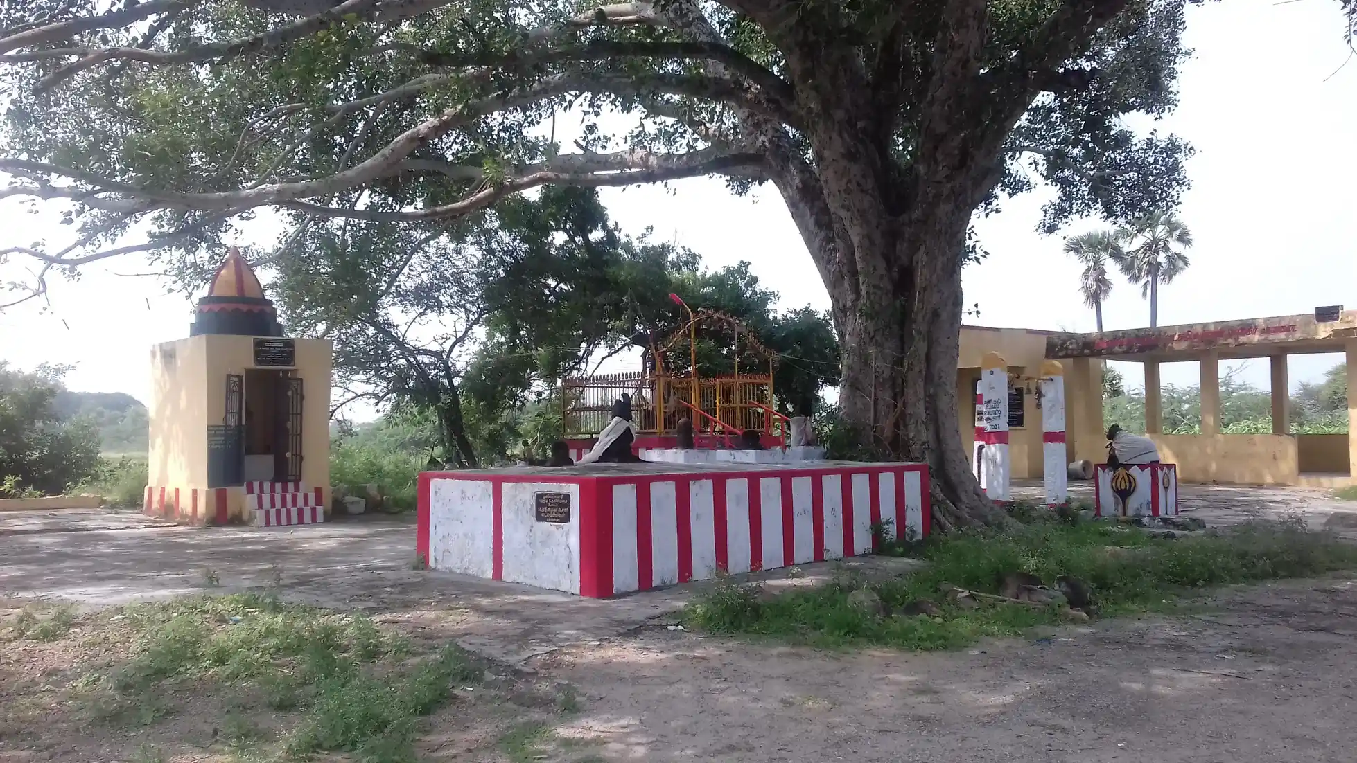 Arulmigu Oorkaval Swamy Temple, Kalloorani - 626105 அருள்மிகு ஊர்க்காவல் சாமி திருக்கோயில்,  - 626105, Virudhunagar - Ancient Temple Architecture and History Image 4