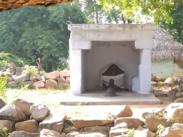 Arulmigu Oorsuthi Karupu Temple, Nanchaisangenthi - 621713 Temple