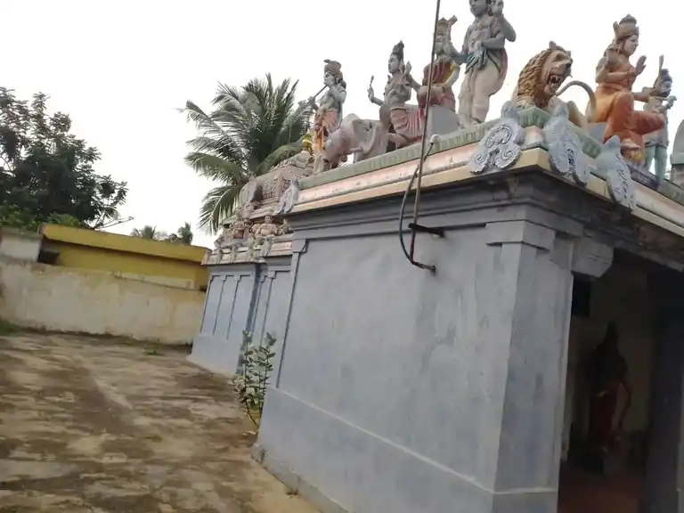 Arulmigu Oothukattu Mariyamman Temple, Vizhur - 607805 அருள்மிகு ஊத்துகாட்டுமாரியம்மன் திருக்கோயில், Vizhur - 607805, Cuddalore - Ancient Temple Architecture and History Image 4