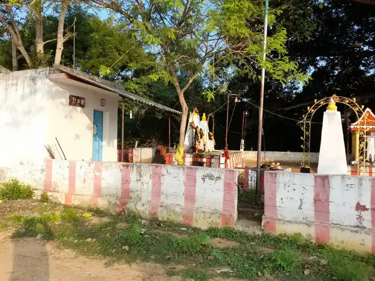 Arulmigu Opilan Kulam Sudalai Madaswamy @ Masanamoorthy @ Nallamuthu Perumal Temple, Kelakaruvelankulam - 627501
