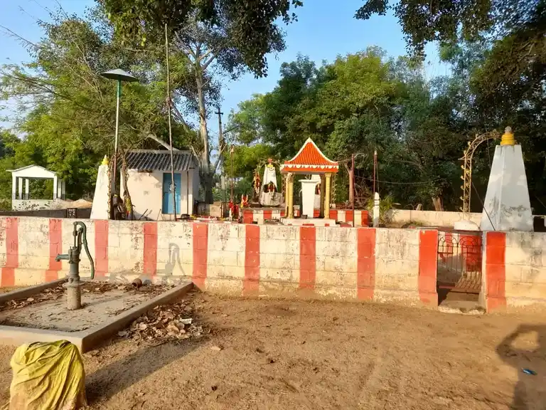 Arulmigu Opilan Kulam Sudalai Madaswamy @ Masanamoorthy @ Nallamuthu Perumal Temple, Kelakaruvelankulam - 627501 அருள்மிகு ஒப்பிலான்குளம் சுடலைமாடசாமி, மாசானமூர்த்தி, நல்லமுத்துப்பெருமாள் திருக்கோயில், Kelakaruvelankulam - 627501, Tirunelveli - Ancient Temple Architecture and History Image 3