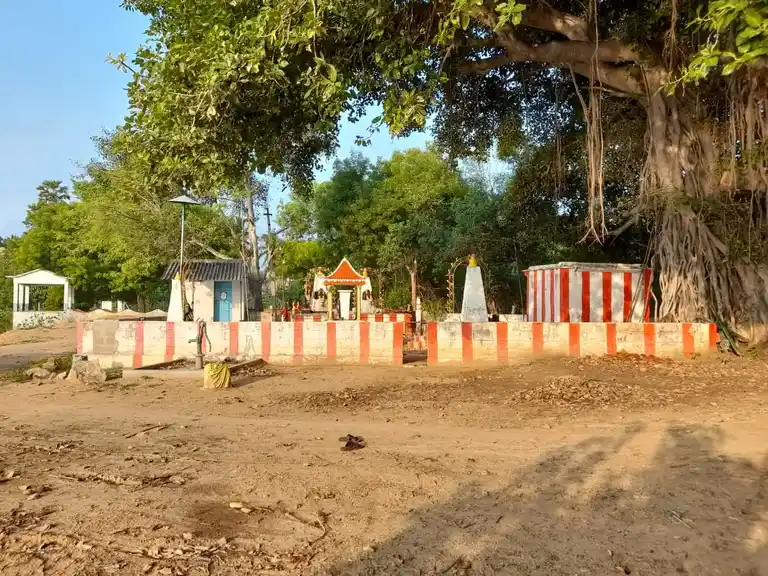 Arulmigu Opilan Kulam Sudalai Madaswamy @ Masanamoorthy @ Nallamuthu Perumal Temple, Kelakaruvelankulam - 627501 அருள்மிகு ஒப்பிலான்குளம் சுடலைமாடசாமி, மாசானமூர்த்தி, நல்லமுத்துப்பெருமாள் திருக்கோயில், Kelakaruvelankulam - 627501, Tirunelveli - Ancient Temple Architecture and History Image 4