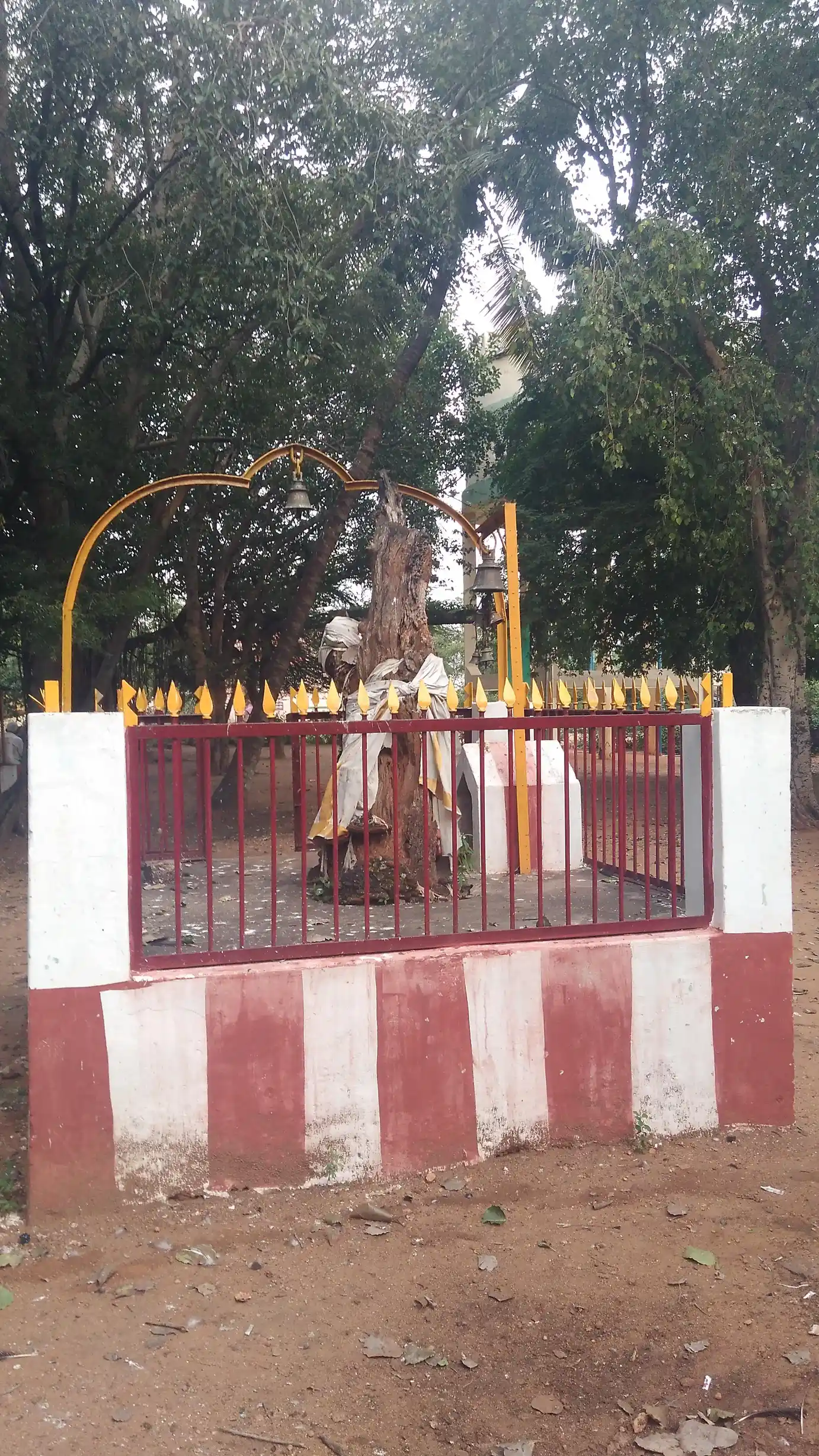 Arulmigu Ovilirapperumal Temple, Thamaraikulam - 625605 அருள்மிகு ஒவிலிராயப் பெருமாள் திருக்கோயில், Thamaraikulam - 625605, Theni - Ancient Temple Architecture and History Image 4