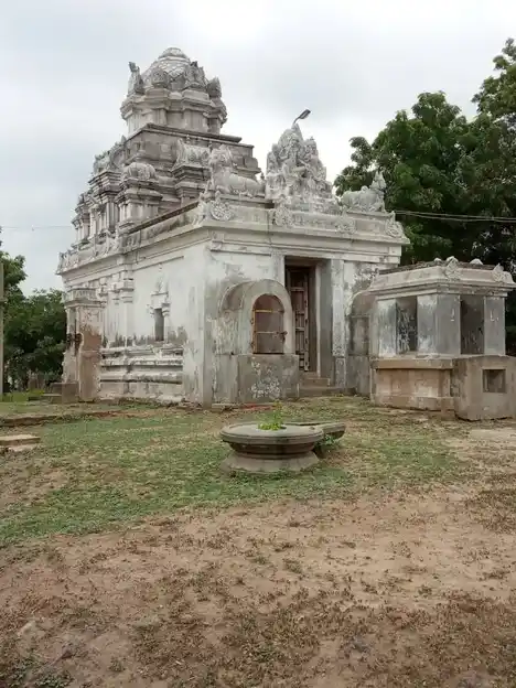 Arulmigu Paadhadeswarar Temple, Umamaheswarapuram - 610202 அருள்மிகு பாதாளேஷ்வரர் சுவாமி திருக்கோயில், Umamaheswarapuram - 610202, Thiruvarur - Ancient Temple Architecture and History Image 4