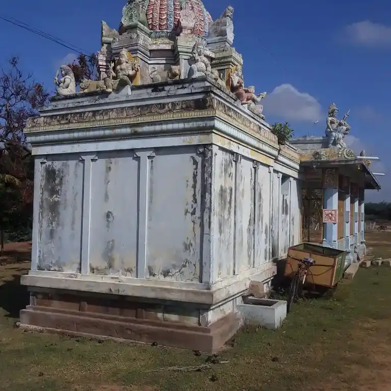 Arulmigu Paalarudaiya Ayyanar Temple, Aduthakudi - 623308 அருள்மிகு பாலாருடைய அய்யனார் திருக்கோயில், Aduthakudi - 623308, Ramanathapuram - Ancient Temple Architecture and History Image 3