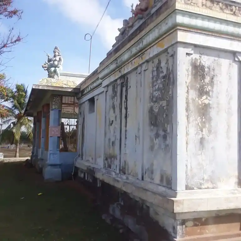 Arulmigu Paalarudaiya Ayyanar Temple, Aduthakudi - 623308 அருள்மிகு பாலாருடைய அய்யனார் திருக்கோயில், Aduthakudi - 623308, Ramanathapuram - Ancient Temple Architecture and History Image 4