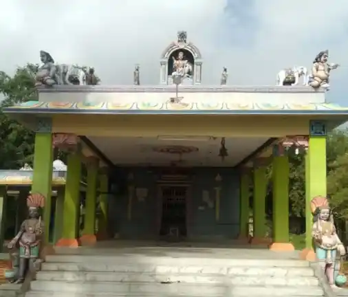 Arulmigu Pachai Moonkil Udaiya Ayyanar Temple, A.Therkoor - 630201 அருள்மிகு பச்சைமூங்கில் உடைய அய்யனார் திருக்கோயில், A.Therkoor - 630201, Sivagangai - Ancient Temple Architecture and History Image 3