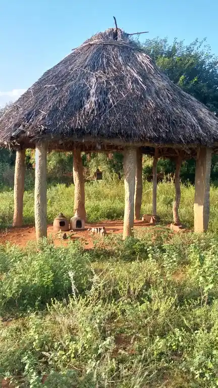 Arulmigu Pachaimalai Temple, Mallapuram - 624703 அருள்மிகு பச்சையன் மாலைக்கோயில், மல்லபுரம் கிராமம், வேடசந்துhர் வட்டம் கோயில், Mallapuram - 624703, Dindigul - Ancient Temple Architecture and History Image 4