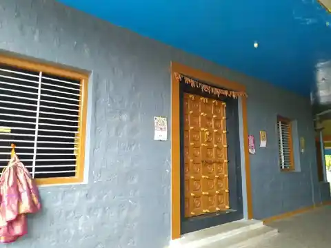 Arulmigu Pachainayakiamman Uddan Ammar Karivaratharaja Perumal Temple, Kolappalur, Gobichettaipalayam - 638456 அருள்மிகு பச்சைநாயகியம்மன் மற்றும் கரிவரதராசப்பெருமாள் திருக்கோயில், கொளப்பலுார், Gobichettaipalayam - 638456, Erode - Ancient Temple Architecture and History Image 3