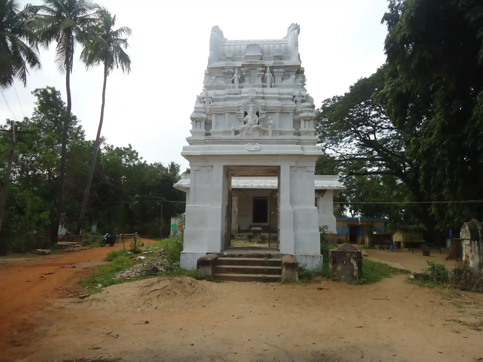 Arulmigu Padaithangi Vinayagar Temple, Mela Semmangudi - 612605 அருள்மிகு படைதாங்கி விநாயகர் திருக்கோயில், Mela Semmangudi - 612605, Thanjavur - Ancient Temple Architecture and History Image 3