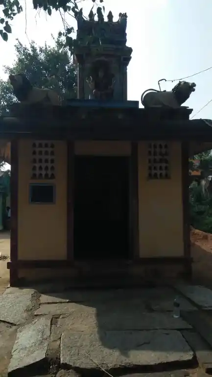 Arulmigu Padavettamman Temple, Near Highway, Vadamadurai - 601103 அருள்மிகு படவேட்டம்மன் திருக்கோயில், நெடுஞ்சாலை அருகில், வடமதுரை - 601103, Tiruvallur - Ancient Temple Architecture and History Image 2
