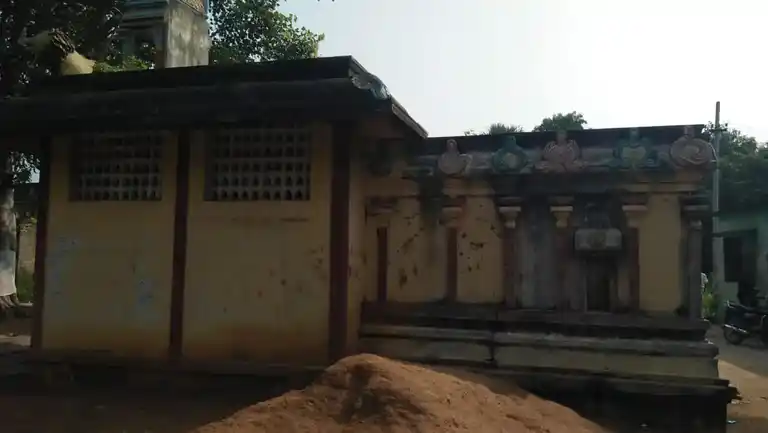 Arulmigu Padavettamman Temple, Near Highway, Vadamadurai - 601103 அருள்மிகு படவேட்டம்மன் திருக்கோயில், நெடுஞ்சாலை அருகில், வடமதுரை - 601103, Tiruvallur - Ancient Temple Architecture and History Image 3