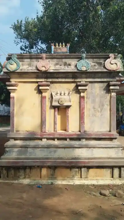 Arulmigu Padavettamman Temple, Near Highway, Vadamadurai - 601103 அருள்மிகு படவேட்டம்மன் திருக்கோயில், நெடுஞ்சாலை அருகில், வடமதுரை - 601103, Tiruvallur - Ancient Temple Architecture and History Image 4