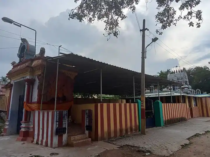 Arulmigu Padavettamman Temple, Salavanpet, Vellore - 632001 அருள்மிகு படவேட்டம்மன் திருக்கோயில், சலவன்பேட்டை, வேலூர் - 632001, Vellore - Ancient Temple Architecture and History Image 3