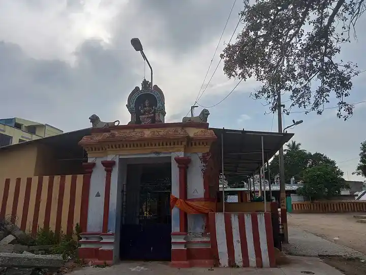 Arulmigu Padavettamman Temple, Salavanpet, Vellore - 632001 அருள்மிகு படவேட்டம்மன் திருக்கோயில், சலவன்பேட்டை, வேலூர் - 632001, Vellore - Ancient Temple Architecture and History Image 4