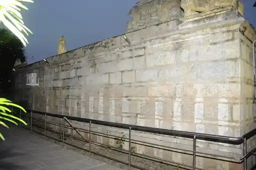 Arulmigu Padrakali Amman Temple, Tiruvalangadu - 631210 அருள்மிகு பத்ரகாளியம்மன் திருக்கோயில், திருவாலங்காடு - 631210, Tiruvallur - Ancient Temple Architecture and History Image 4