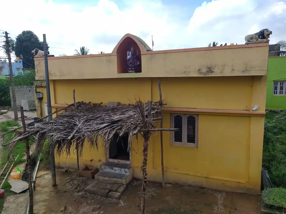 Arulmigu Palagai Karagam Temple, Hosur To Thali Road, Belagondapalli - 635114 அருள்மிகு பலகை கரகம் திருக்கோயில், Hosur To Thali Road, Belagondapalli - 635114, Krishnagiri - Ancient Temple Architecture and History Image 3