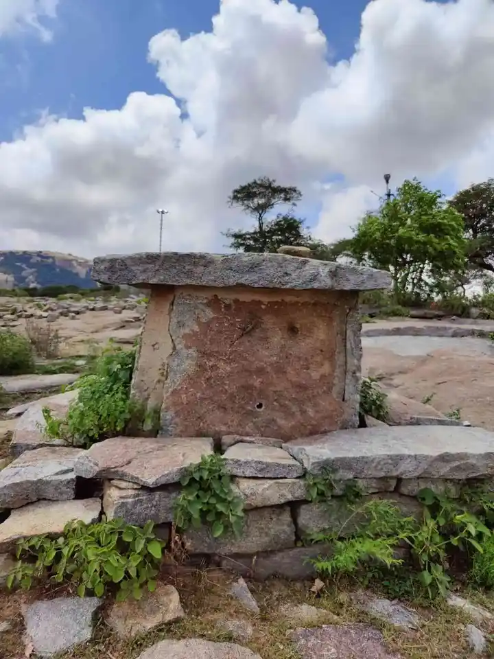 Arulmigu Palagaikaragam Temple, Devarakundani - 635121 அருள்மிகு பலகை கரகம் திருக்கோயில், Devarakundani - 635121, Krishnagiri - Ancient Temple Architecture and History Image 2