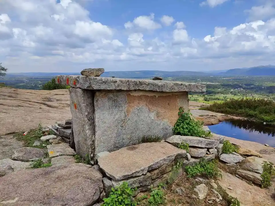 Arulmigu Palagaikaragam Temple, Devarakundani - 635121 அருள்மிகு பலகை கரகம் திருக்கோயில், Devarakundani - 635121, Krishnagiri - Ancient Temple Architecture and History Image 4