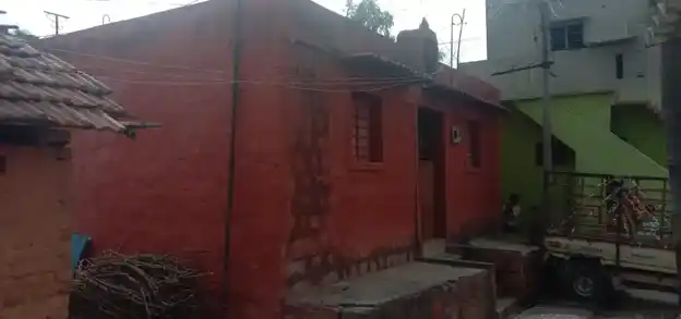 Arulmigu Palagaikaragamman Temple, Bommandapalli - 635110 அருள்மிகு பலகைகரகம்மன் திருக்கோயில், Bommandapalli - 635110, Krishnagiri - Ancient Temple Architecture and History Image 2