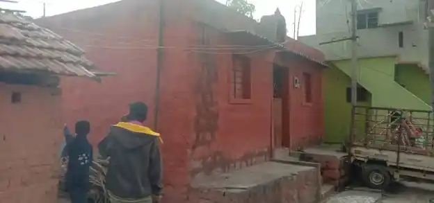 Arulmigu Palagaikaragamman Temple, Bommandapalli - 635110 அருள்மிகு பலகைகரகம்மன் திருக்கோயில், Bommandapalli - 635110, Krishnagiri - Ancient Temple Architecture and History Image 4