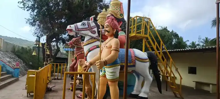 Arulmigu Palathumuniyappan Swamy Temple, Toppur Kanigarahalli - 636352 அருள்மிகு பாலத்து முனியப்பன் திருக்கோயில், தோப்பூர் கனிகரஹள்ளி - 636352, Dharmapuri - Ancient Temple Architecture and History Image 4