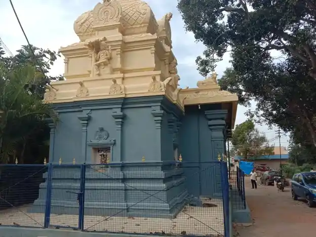 Arulmigu Palayamathagiri Pasuveswarar Temple, Palayamathigiri - 635110 அருள்மிகு பழைய மத்திகிரி பசுவேஸ்வரர் திருக்கோயில், Palayamathigiri - 635110, Krishnagiri - Ancient Temple Architecture and History Image 2