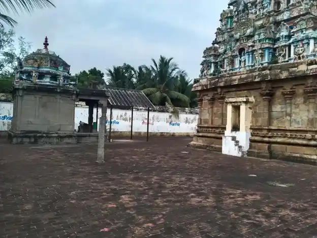 Arulmigu Pallavaneswara Swmy Temple, Pallavanam - 609105 அருள்மிகு பல்லவனேஸ்வரர் சுவாமி திருக்கோயில், பல்லவனம் - 609105, Mayiladuthurai - Ancient Temple Architecture and History Image 4
