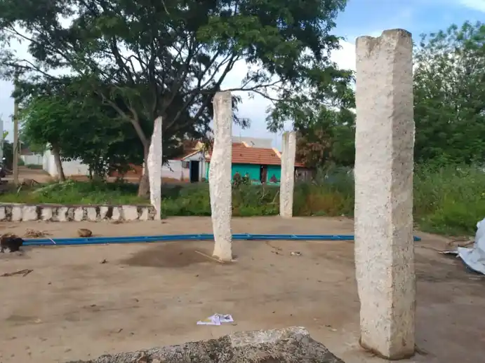 Arulmigu Pambalamman Temple, Rachandar Thirumalai - 621313 அருள்மிகு பாம்பாலம்மன் திருக்கோயில்,  - 621313, Karur - Ancient Temple Architecture and History Image 7