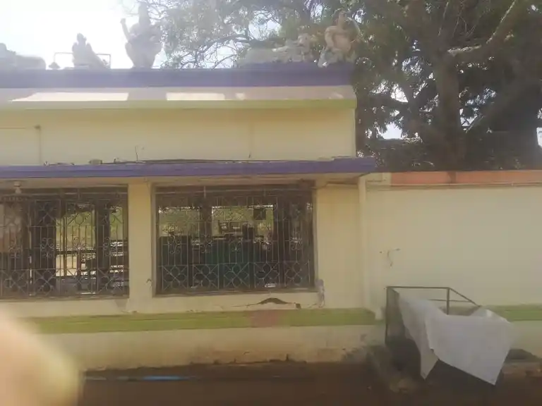 Arulmigu Pampalamman Temple, Lakshmanapatti, Mahathanapuram South - 639128 அருள்மிகு பாம்பாளம்மன் திருக்கோயில், Lakshmanapatti, Mahathanapuram South - 639128, Karur - Ancient Temple Architecture and History Image 3