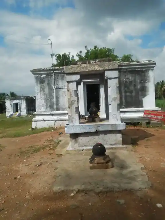 Arulmigu Pandeeshwarar Temple, Emapalli - 637214 Temple
