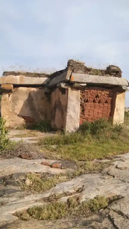 Arulmigu Pandeswaram Someshwarar Temple, Thandarai - 635107 அருள்மிகு பண்டேஸ்வரம் சோமேஸ்வரர் திருக்கோயில், தண்டரை - 635107, Krishnagiri - Ancient Temple Architecture and History Image 3