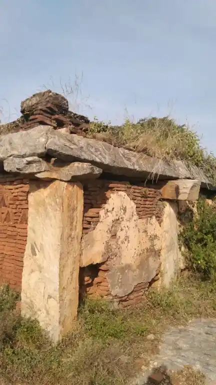 Arulmigu Pandeswaram Someshwarar Temple, Thandarai - 635107 அருள்மிகு பண்டேஸ்வரம் சோமேஸ்வரர் திருக்கோயில், தண்டரை - 635107, Krishnagiri - Ancient Temple Architecture and History Image 4