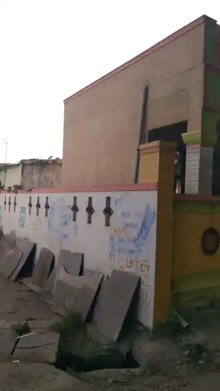 Arulmigu Pandeswaram Uthamakaragam Temple, Thandarai - 635107 அருள்மிகு பண்டேஸ்வரம் உத்தமகரகம் திருக்கோயில், தண்டரை - 635107, Krishnagiri - Ancient Temple Architecture and History Image 3