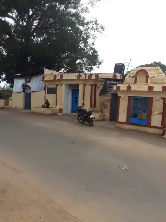 Arulmigu Panjanathaswamy Madam Temple, Karanthattangudi, Thanjavur - 613001 அருள்மிகு பஞ்சநாதபாவாமடம், கரந்தை, தஞ்சாவூர் வட்டம். மடம், Karanthattangudi, Thanjavur - 613001, Thanjavur - Ancient Temple Architecture and History Image 7