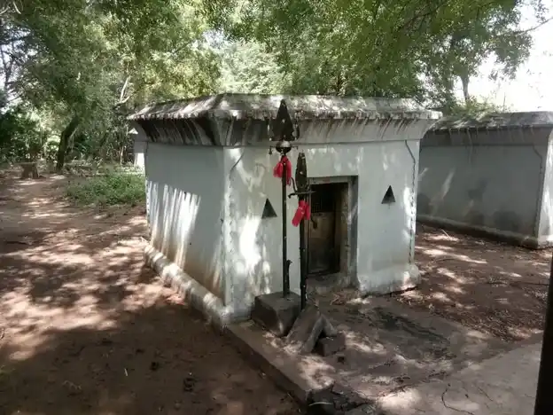 Arulmigu Paramanar Temple, Uiyakondan Thirumalai - 620102 Arulmigu Paramanar Temple, Uiyakondan Thirumalai - 620102, Thiruchirappalli - Ancient Temple Architecture and History Image 4