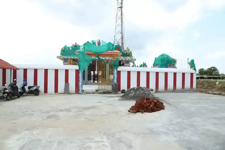 Arulmigu Parameshwaraswamy Senrayaperumal Temples, Periyasoragai - 636502 அருள்மிகு பரமேஸ்வரன்சுவாமி வகையறா திருக்கோயில், Periyasoragai - 636502, Salem - Ancient Temple Architecture and History Image 2