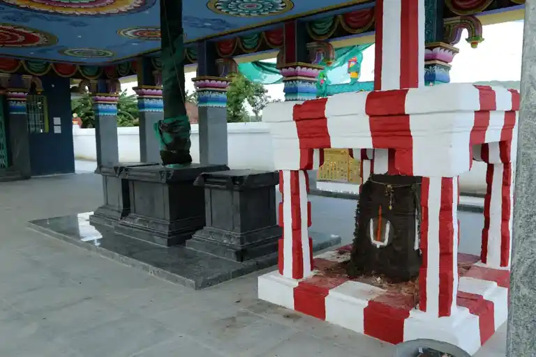 Arulmigu Parameshwaraswamy Senrayaperumal Temples, Periyasoragai - 636502 அருள்மிகு பரமேஸ்வரன்சுவாமி வகையறா திருக்கோயில், Periyasoragai - 636502, Salem - Ancient Temple Architecture and History Image 4