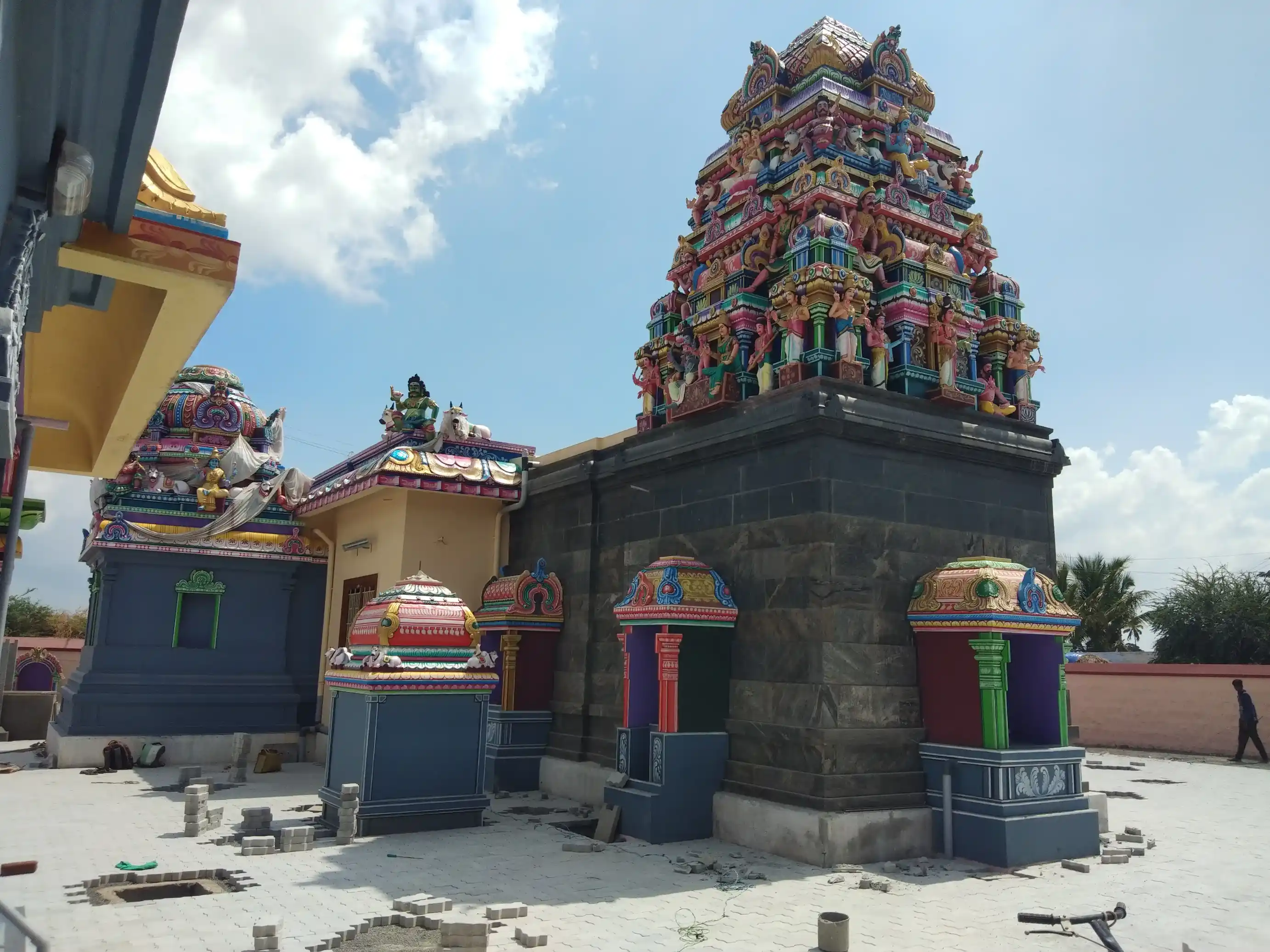 Arulmigu Parameshwaraswamy Temple, Panchamadevi - 639004 அருள்மிகு பரமேஸ்வர சுவாமி திருக்கோயில், Panchamadevi - 639004, Karur - Ancient Temple Architecture and History Image 2