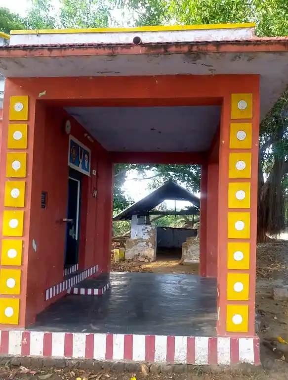 Arulmigu Parameshwari And Narayanasamy Temple, South Rajapathi - 628207 அருள்மிகு பரமேஸ்வரி மற்றும் நாராயணசாமி திருக்கோயில், South Rajapathi - 628207, Thoothukudi - Ancient Temple Architecture and History Image 4