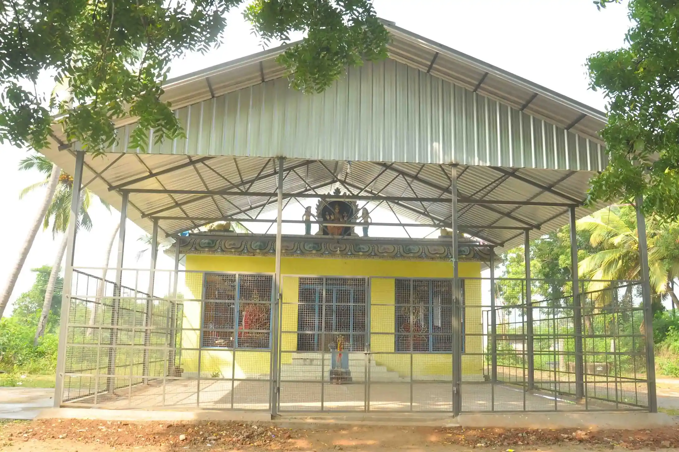 Arulmigu Parameshwari Temple, Palur - 609402 Temple