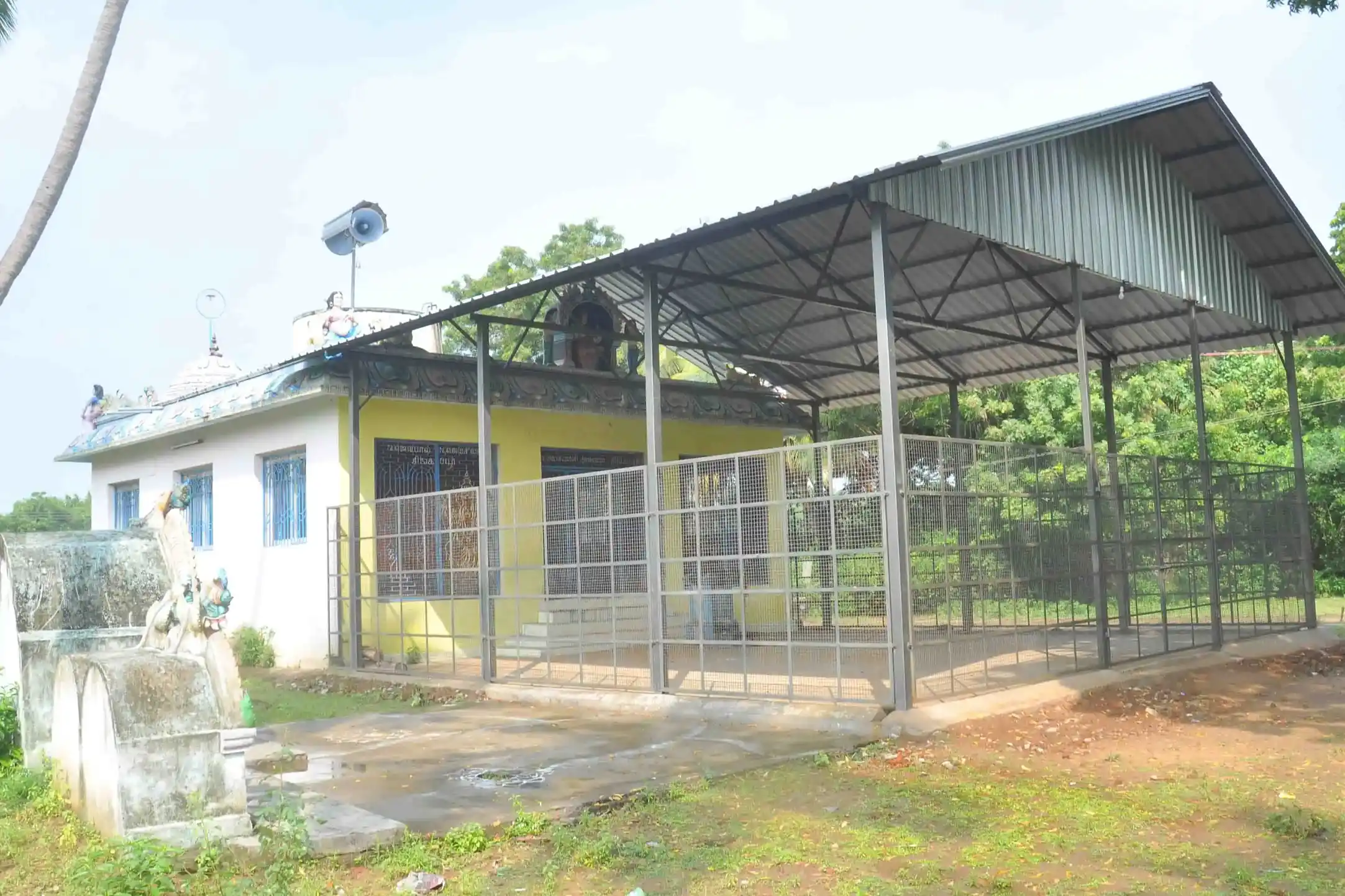 Arulmigu Parameshwari Temple, Palur - 609402 Arulmigu Parameshwari Temple, Palur - 609402, Mayiladuthurai - Ancient Temple Architecture and History Image 3