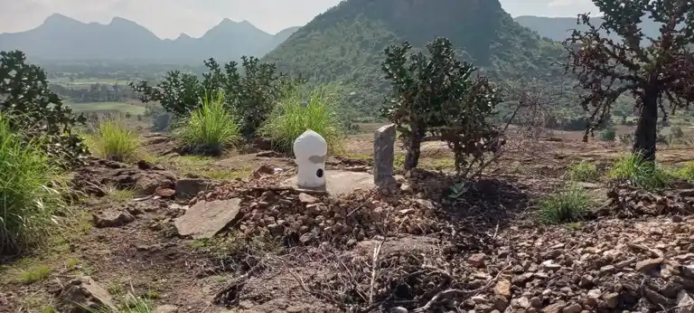 Arulmigu Parameswaran Temple, Vandari - 625705 அருள்மிகு பரமேஸ்வரன் திருக்கோயில், Vandari - 625705, Madurai - Ancient Temple Architecture and History Image 2