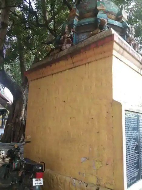 Arulmigu Parasakthi Mariyamman Temple, Harur To Krishnakiri Road, Uttangarai - 635207 அருள்மிகு பராசக்தி மாரியம்மன் திருக்கோயில், Harur To Krishnakiri Road, Uttangarai - 635207, Krishnagiri - Ancient Temple Architecture and History Image 2