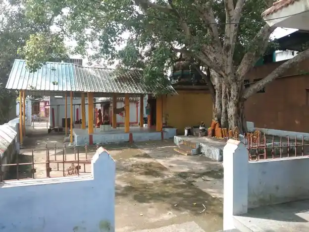 Arulmigu Parasakthi Mariyamman Temple, Harur To Krishnakiri Road, Uttangarai - 635207 அருள்மிகு பராசக்தி மாரியம்மன் திருக்கோயில், Harur To Krishnakiri Road, Uttangarai - 635207, Krishnagiri - Ancient Temple Architecture and History Image 3