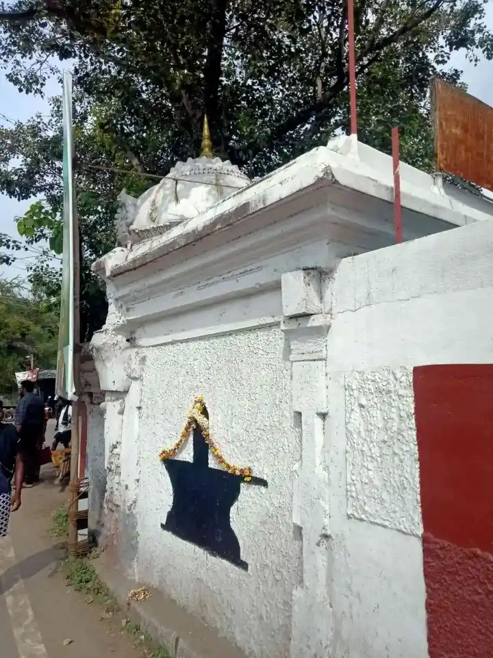 Arulmigu Pareeswarar Temple, Yanaitheppam, Dindigul - 624001 அருள்மிகு பரீஸ்வரர் திருக்கோவில், Yanaitheppam, Dindigul - 624001, Dindigul - Ancient Temple Architecture and History Image 4